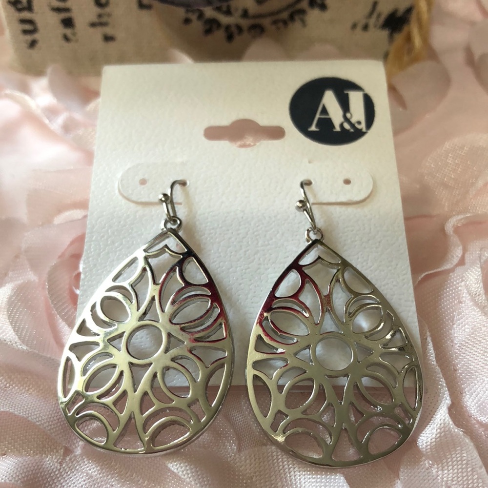 NWT A & I Silver Tone Pierced Tear Drop Earrings!
